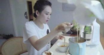 娱乐吃瓜酱女生熬夜,娱乐吃瓜酱女生的生活日常  第2张